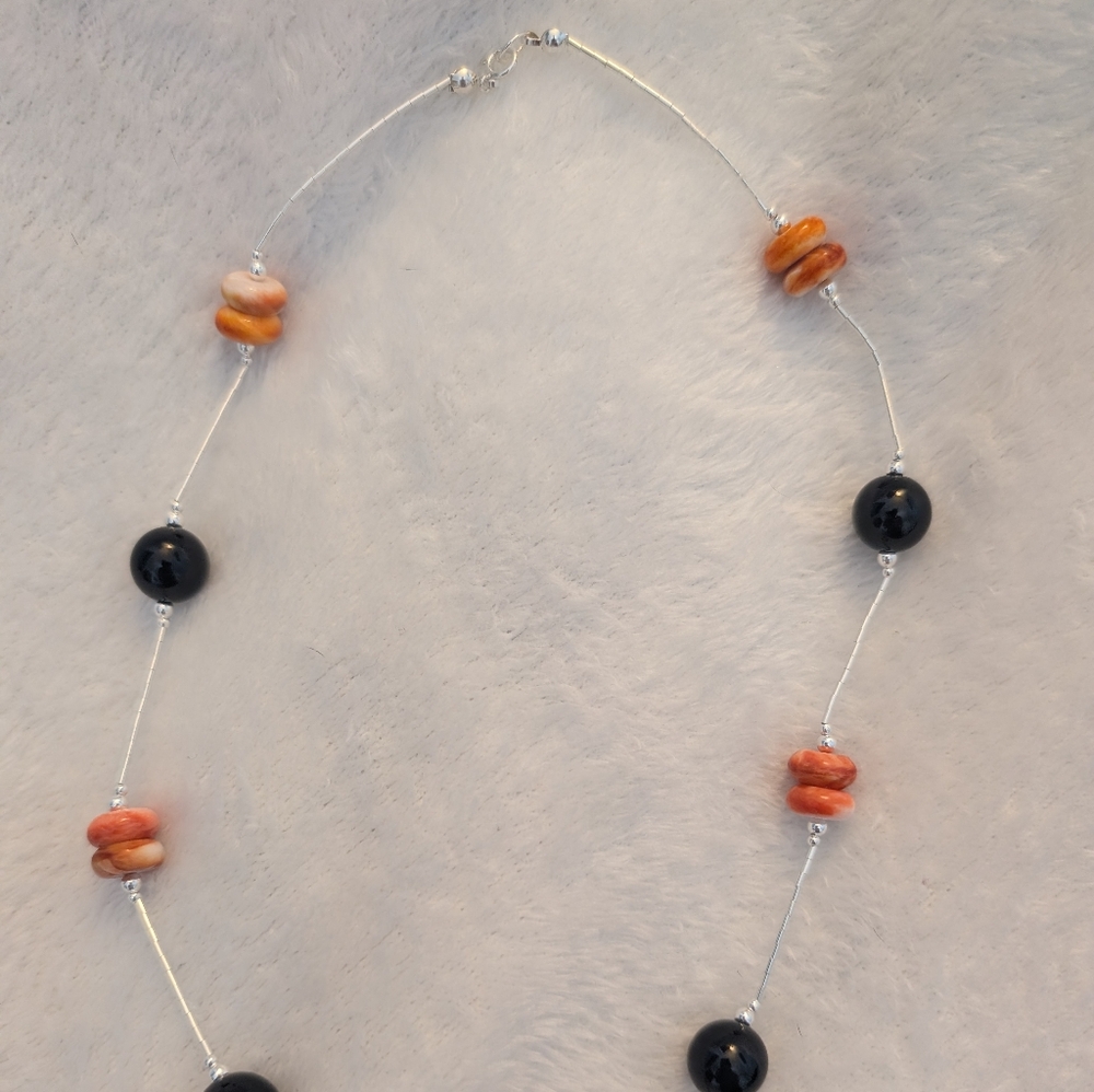 925 Sterling Silver "Liquid Silver" Necklace With Spiny Oyster And Black Onyx - Picture 2 of 3